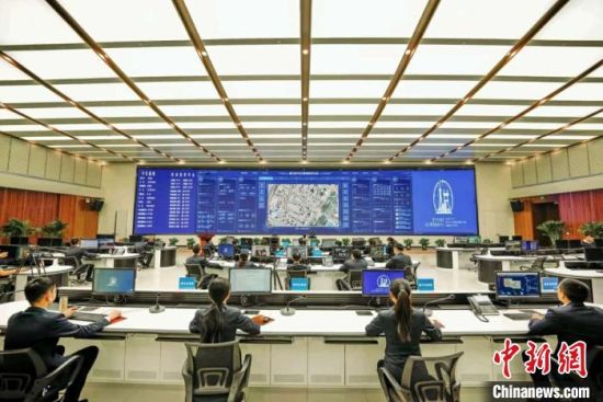 圖為青海省西寧市城市運(yùn)行管理指揮中心的指揮大廳。西寧市城市運(yùn)行管理指揮中心供圖