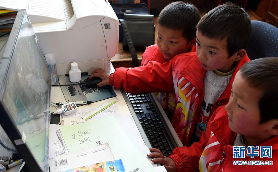 云南德欽藏族三胞胎兄弟的生活與夢(mèng)想